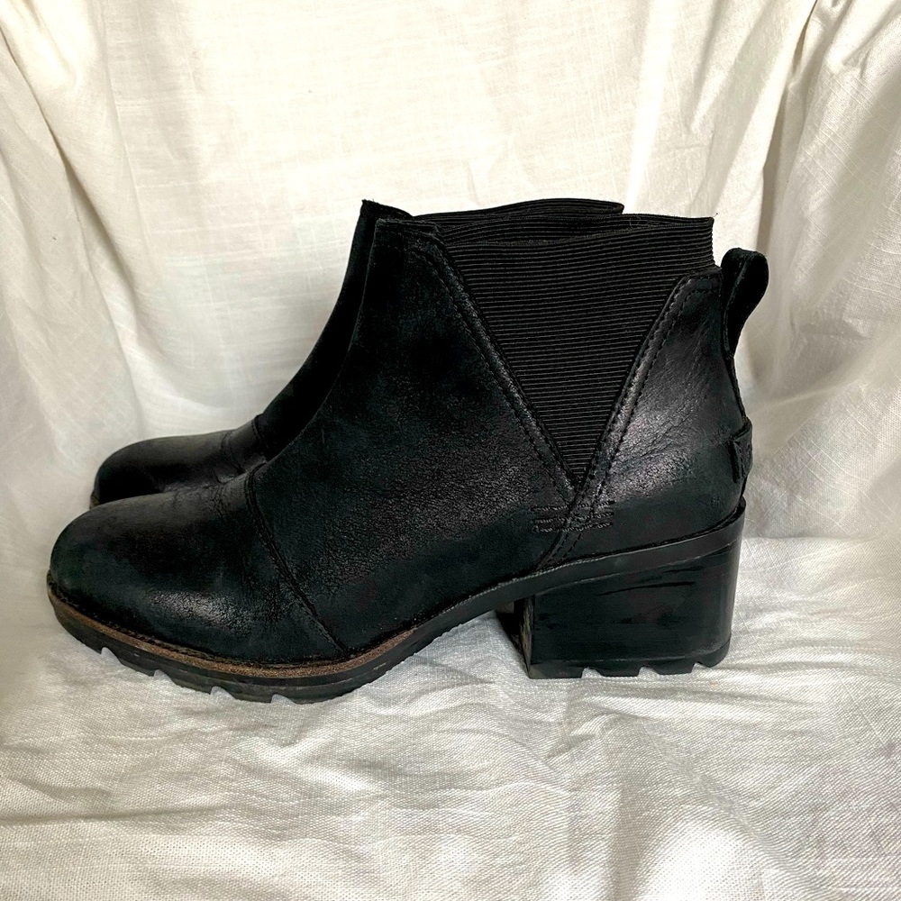 Black Sorel Chelsea boots